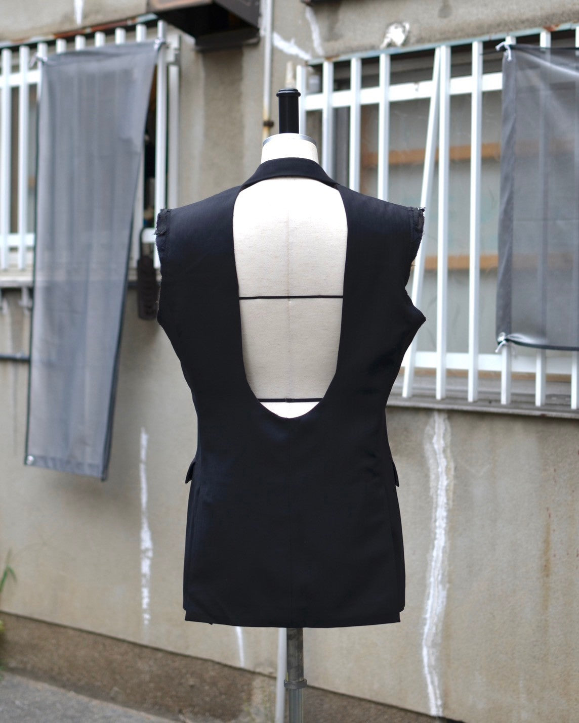 RE-012 / open back vest【A-B】